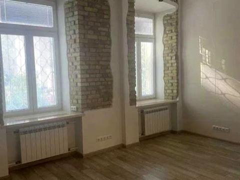 комерційна за адресою Крутий узвіз, 5