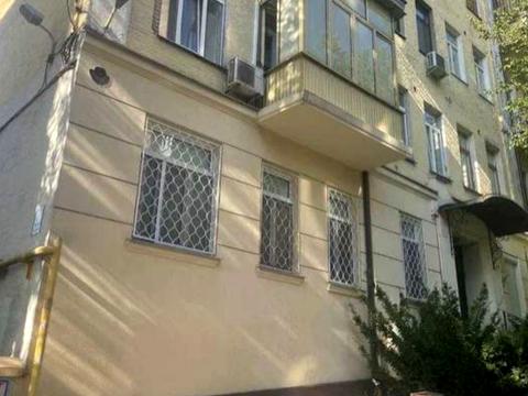 комерційна за адресою Крутий узвіз, 5