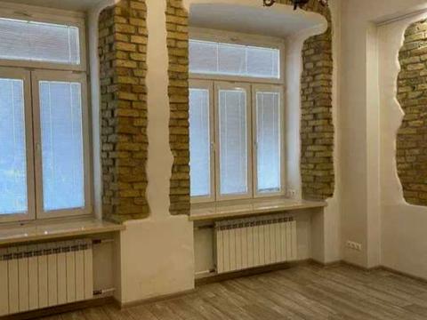 комерційна за адресою Крутий узвіз, 5