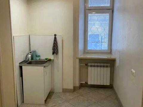 комерційна за адресою Крутий узвіз, 5