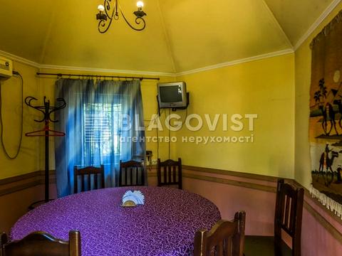 комерційна за адресою Київська вул., 1