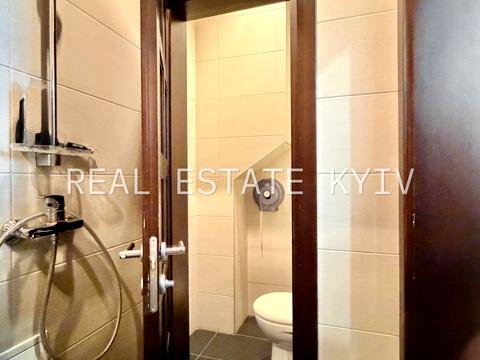 комерційна за адресою Саперно-Слобідська вул., 8