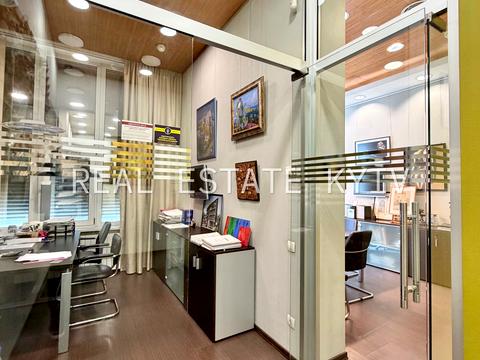 комерційна за адресою Саперно-Слобідська вул., 8