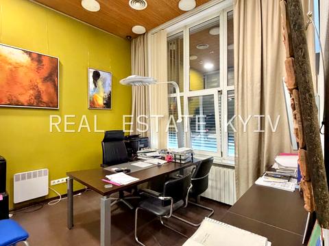 комерційна за адресою Саперно-Слобідська вул., 8