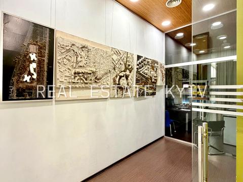 комерційна за адресою Саперно-Слобідська вул., 8