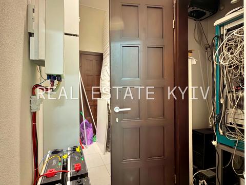 комерційна за адресою Саперно-Слобідська вул., 8