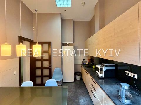 комерційна за адресою Саперно-Слобідська вул., 8