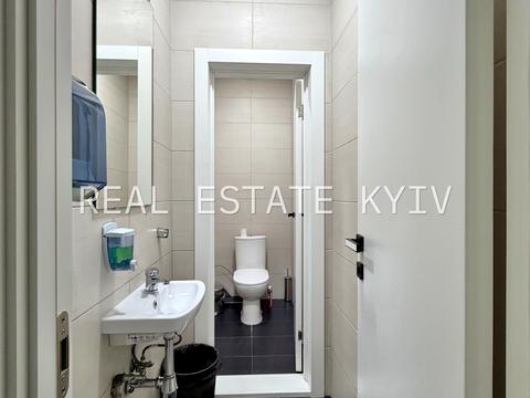 комерційна за адресою Саперно-Слобідська вул., 8