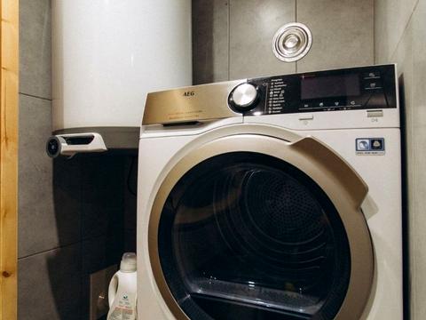 будинок за адресою Євгена Коновальця вул., 49