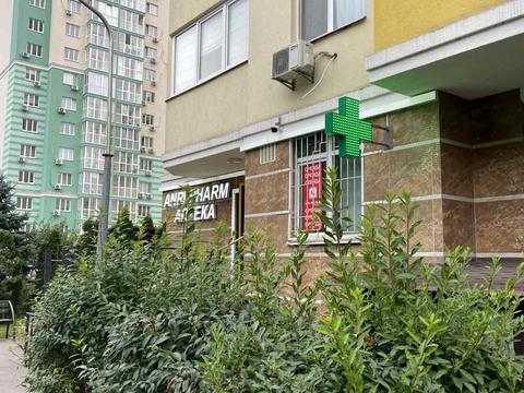 комерційна за адресою Воскресенська вул., 10