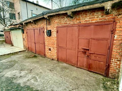 паркомісце за адресою Любецька вул., 7