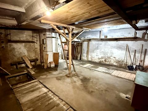 паркомісце за адресою Любецька вул., 7