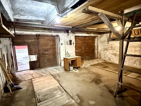 паркомісце за адресою Любецька вул., 7