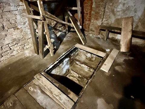 паркомісце за адресою Любецька вул., 7