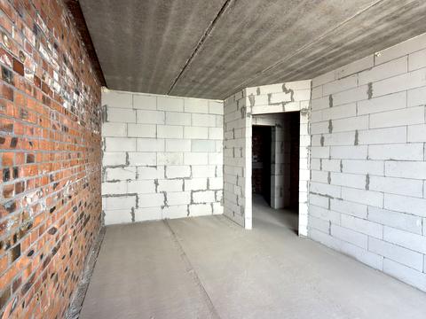 1863898774106518