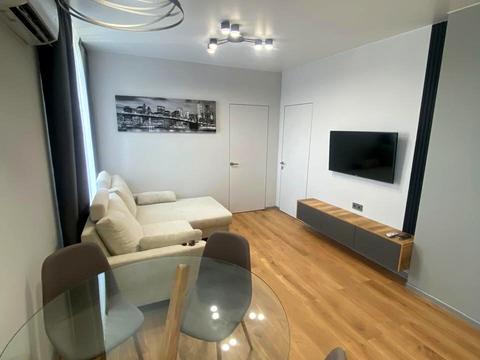 квартира за адресою Космічна вул., 5