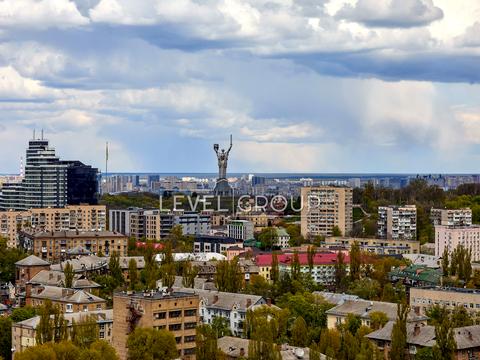 комерційна за адресою Андрія Верхогляда вул. (Михайла Драгомирова), 2-А