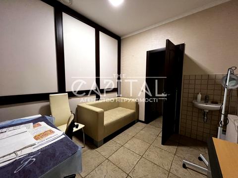 комерційна за адресою Жилянська вул., 72