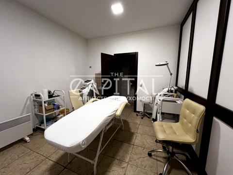 комерційна за адресою Жилянська вул., 72