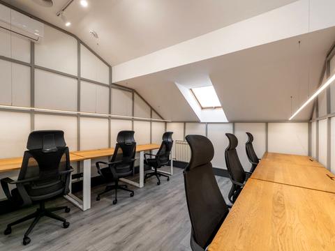 комерційна за адресою Еспланадна вул., 32