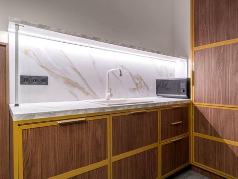 комерційна за адресою Еспланадна вул., 32