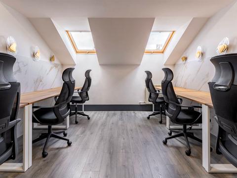 комерційна за адресою Еспланадна вул., 32