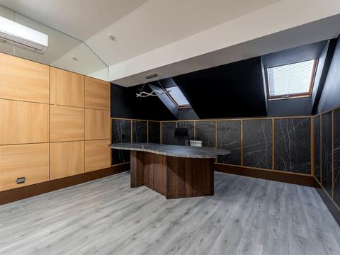 комерційна за адресою Еспланадна вул., 32