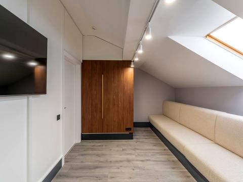 комерційна за адресою Еспланадна вул., 32