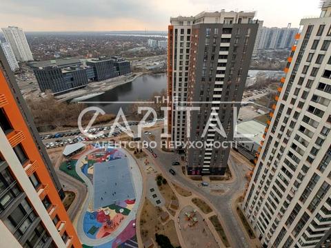 комерційна за адресою Дніпрова вул., 18