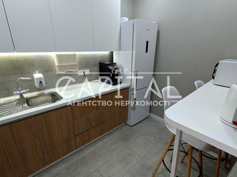 комерційна за адресою Дніпрова вул., 18