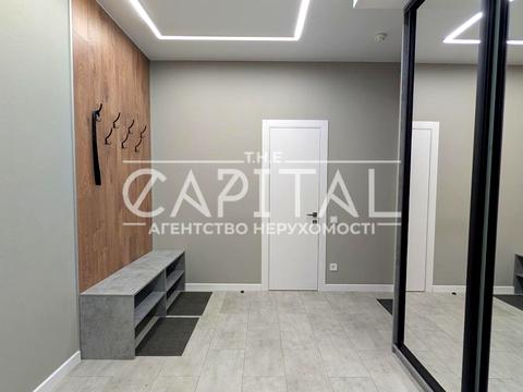 комерційна за адресою Дніпрова вул., 18