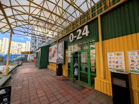 комерційна за адресою Лариси Руденко вул., 3-Б