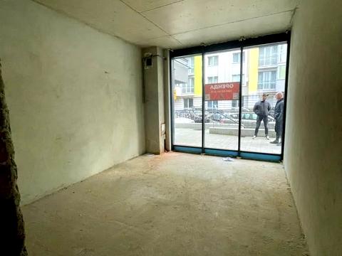 комерційна за адресою Угорська вул., 12