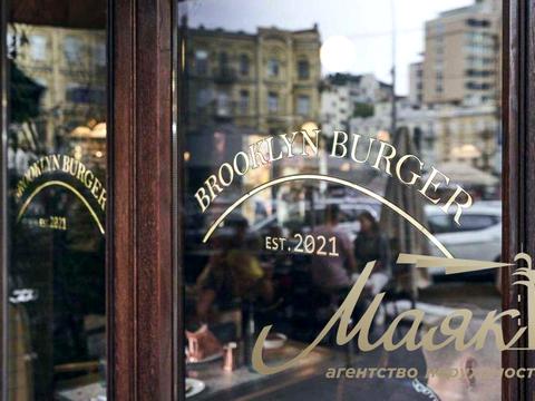 комерційна за адресою Велика Васильківська вул. (Червоноармійська), 1-3