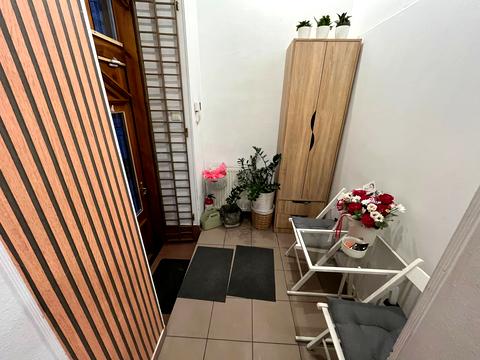 комерційна за адресою Митрополита Андрея вул., 18