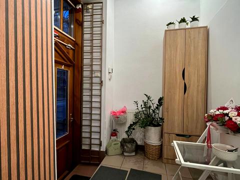 комерційна за адресою Митрополита Андрея вул., 18