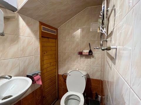 комерційна за адресою Митрополита Андрея вул., 18