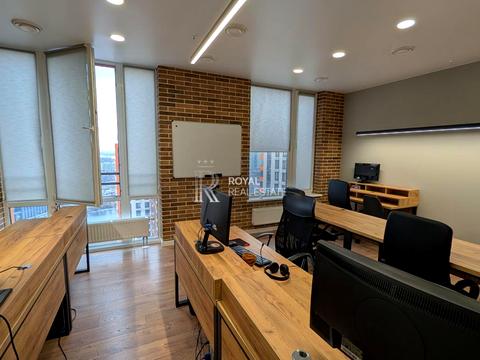 комерційна за адресою Дніпровська набережна вул., 18-А