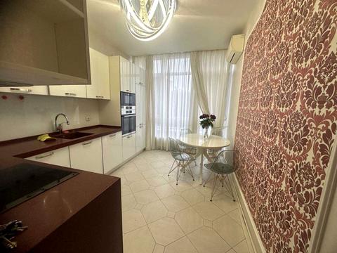 1863976863598288