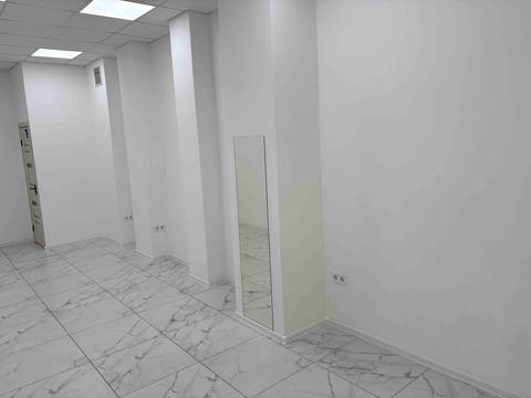 комерційна за адресою Незалежності вул., 148а