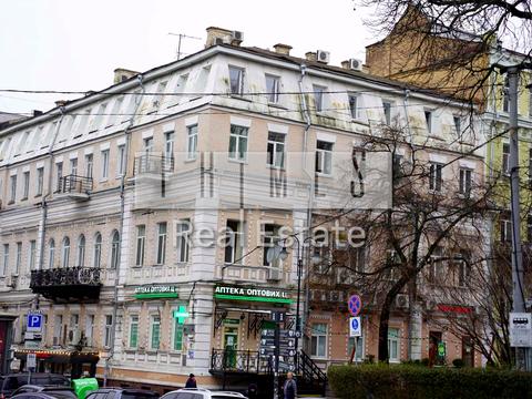 комерційна за адресою Володимирська вул., 42