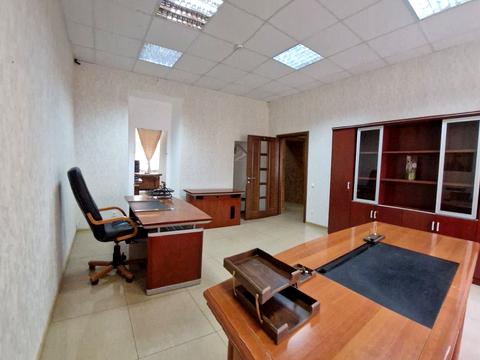 комерційна за адресою Антоновича вул. (Горького), 48-Б