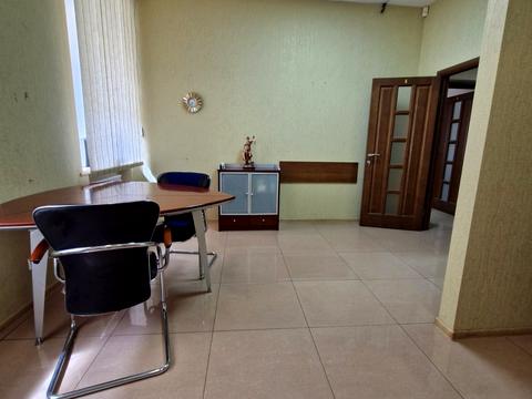 комерційна за адресою Антоновича вул. (Горького), 48-Б