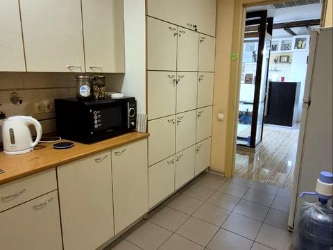 комерційна за адресою Зоопаркова вул., 1