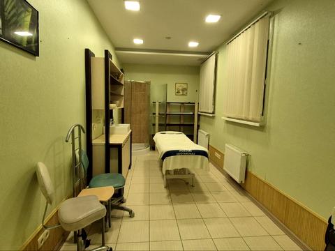 комерційна за адресою Зоопаркова вул., 1