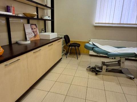 комерційна за адресою Зоопаркова вул., 1