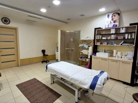 комерційна за адресою Зоопаркова вул., 1
