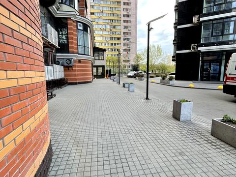 комерційна за адресою Лесі Українки бульв., 7-А
