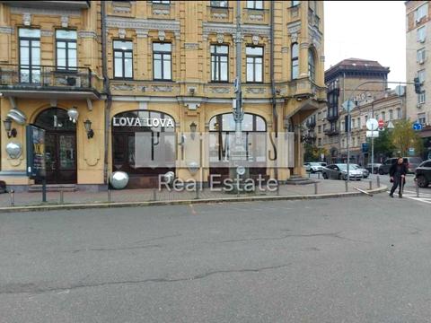 комерційна за адресою Бессарабська пл., 1
