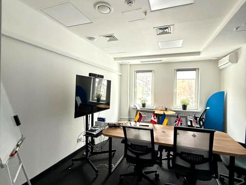 комерційна за адресою Басейна вул., 7